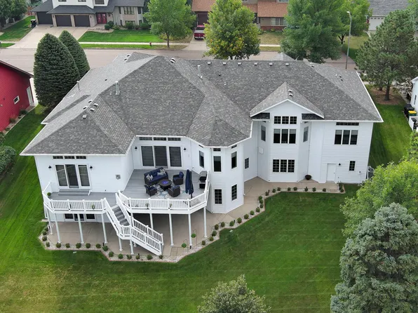 700 Aspen Ave, Bismarck, ND 58503