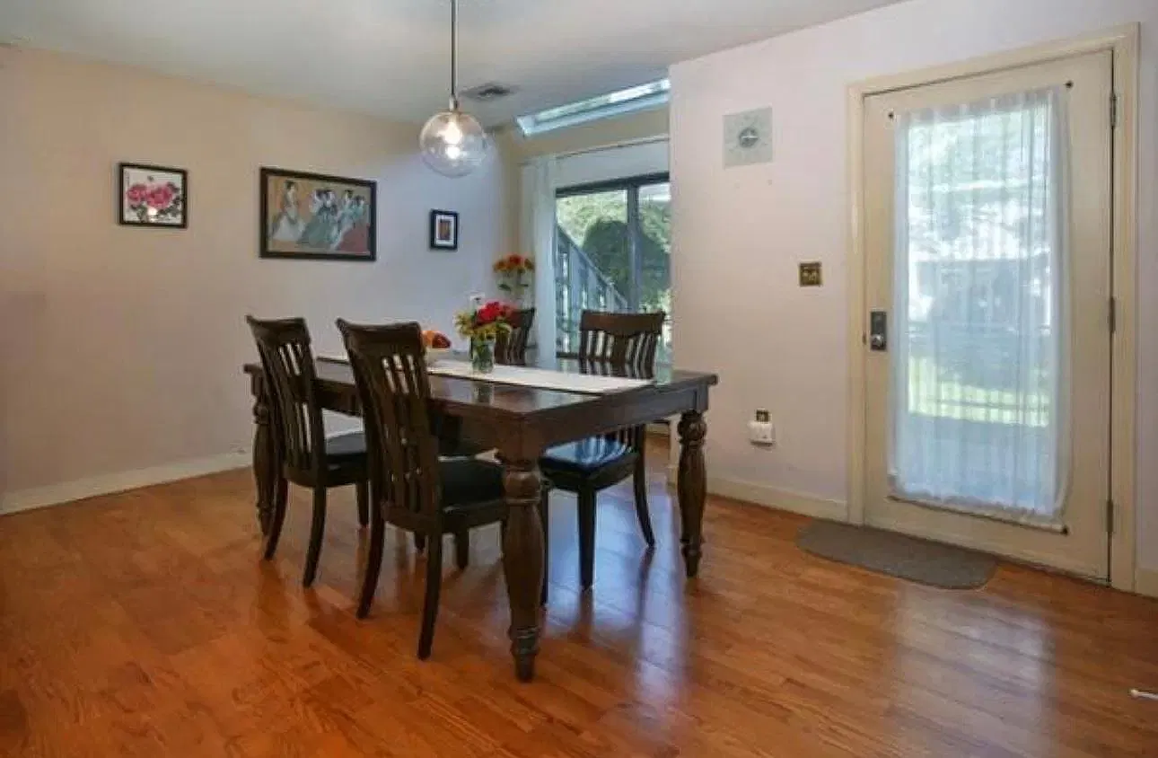 3 bed, 2.5 bath, 1840 sqft, $4,300 — Photo 3