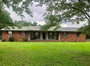 6690 Woodmont Dr, Tuscumbia, AL 35674