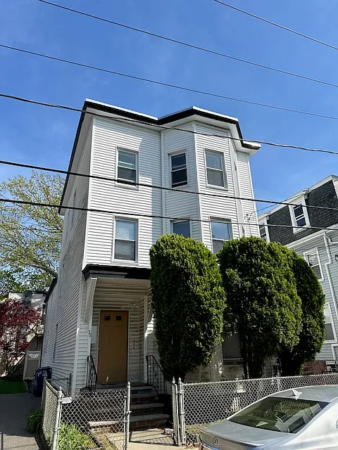 38 Tremont St #3