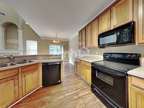 5th image of 12 War Admiral Way