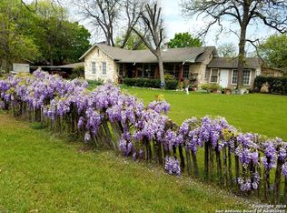 147 E Sunshine Dr, San Antonio, TX 78228