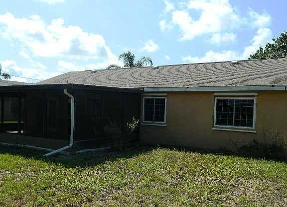 2nd image of 221 SW 38th St