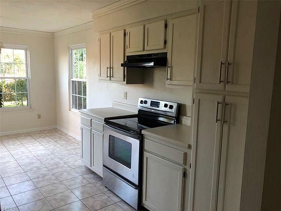 2nd image of 1472 Berkshire Dr