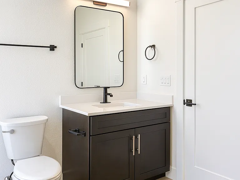 470 NW Fir Ave #201 — Photo 5