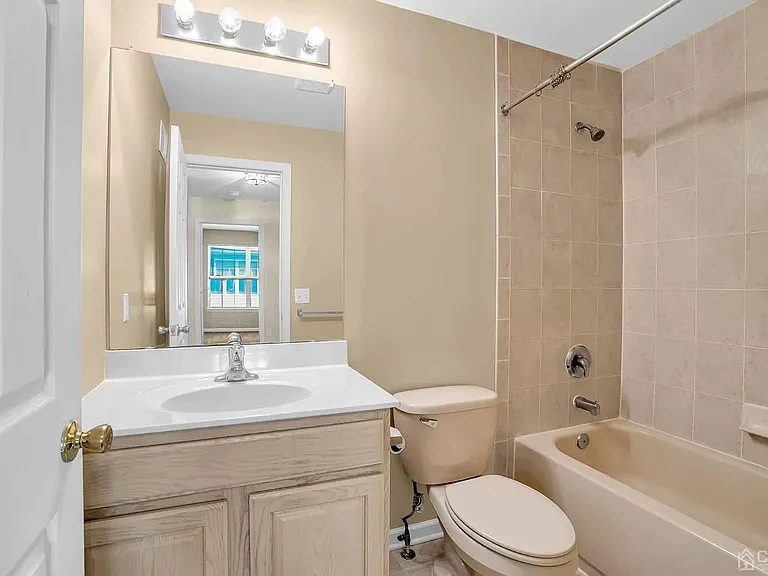 1054 Morning Glory Dr — Photo 6