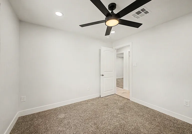 3701 E Ludlow Dr — Photo 35