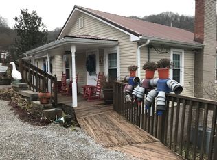 College Dr, Whitesburg, KY 41858