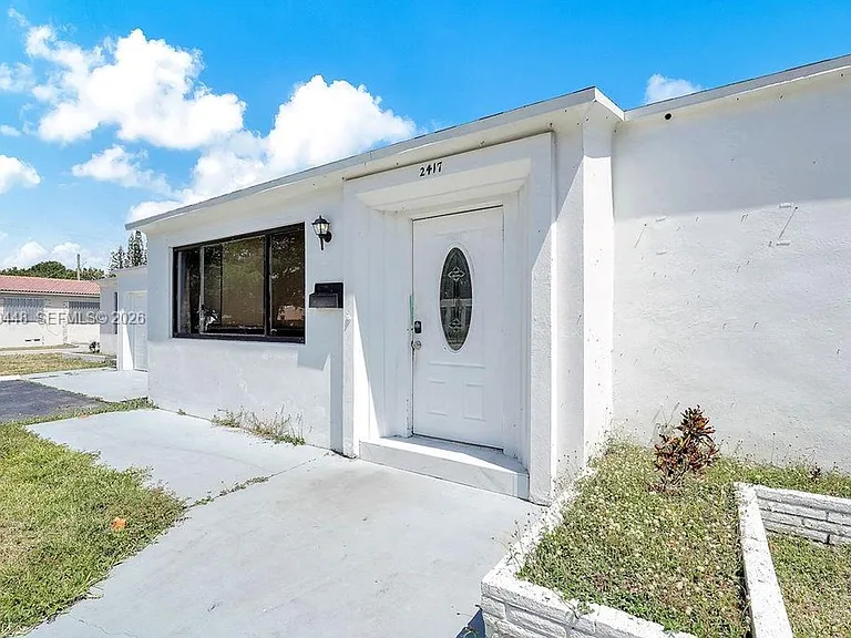 2417 Pierce St — Photo 13