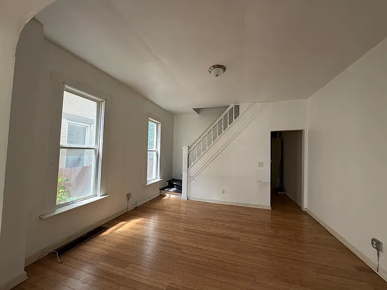 813 Wilson Ave — Photo 11