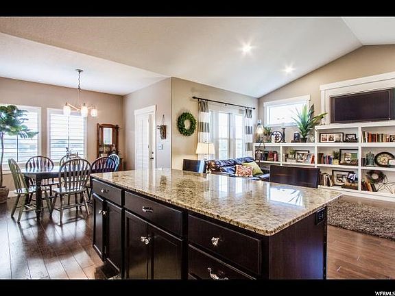 3rd image of 1208 W Samuel Holt Dr
