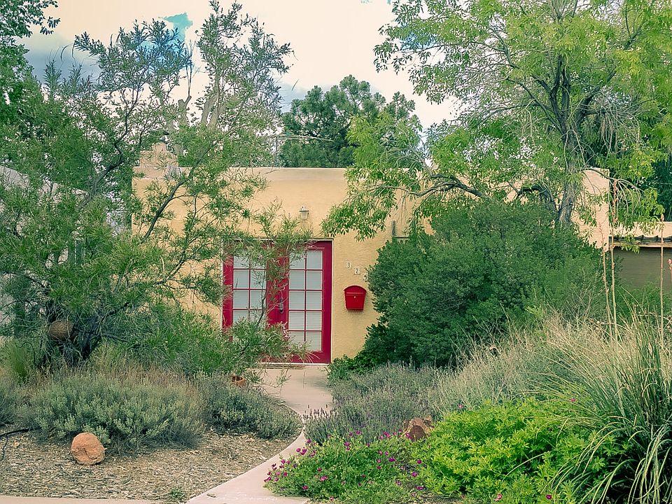 1st image of 324 Aliso Dr NE