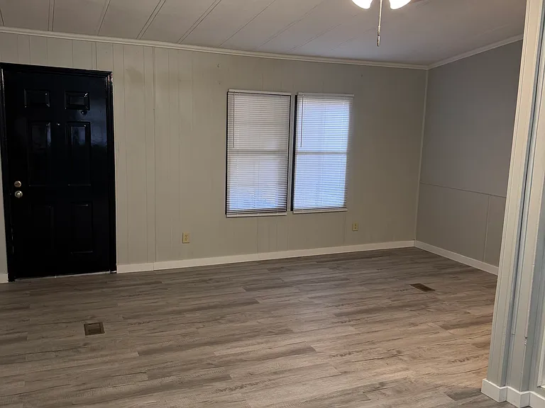 325 Beverly Loop — Photo 3