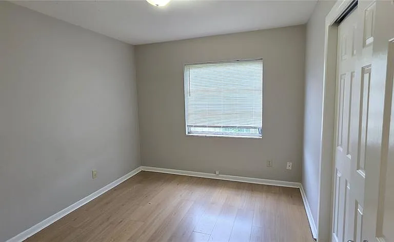 410 S Oakwood Ave — Photo 13