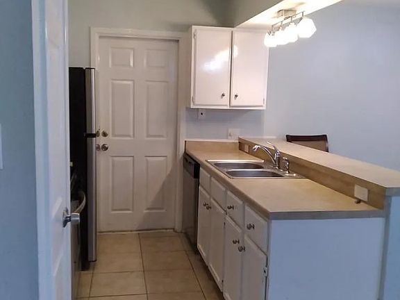 3rd image of 4910 Casa Oro St