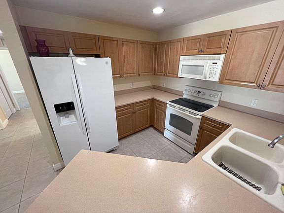 2nd image of 3940 Pomodoro Cir #203-1