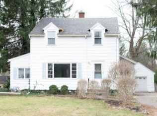 963 Five Mile Line Rd, Webster, NY 14580