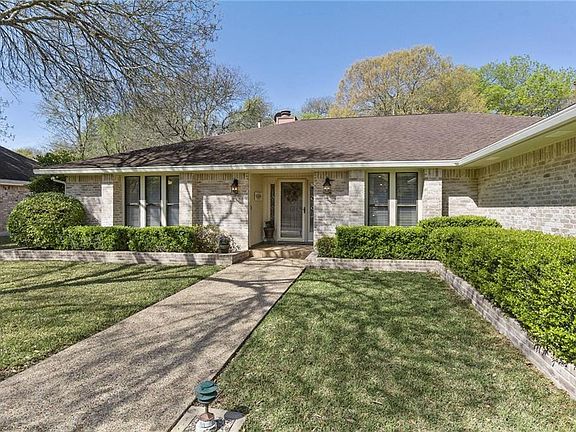 3rd image of 10208 River Plantation Dr