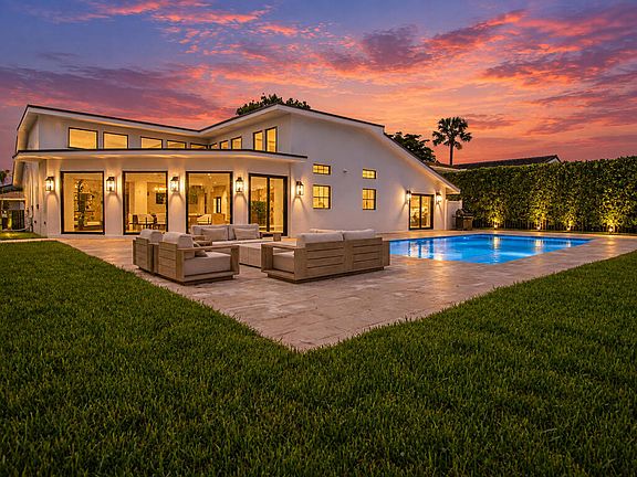 4th image of 4909 PINEVIEW Circle
