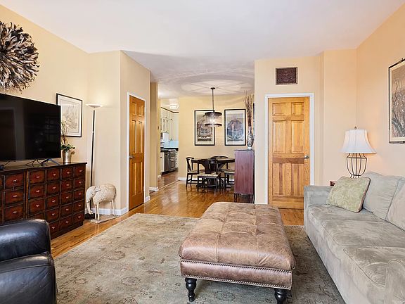 3rd image of 112 W 72nd St APT 7B