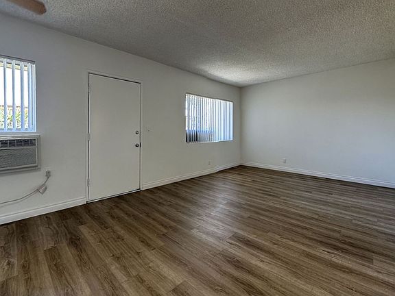 3rd image of 8437 Tobias Ave APT 33