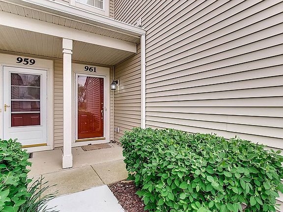 2nd image of 961 Genesee Ct Unit 961