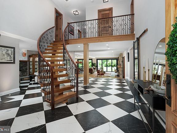 5th image of 374 Cherry Hill Rd