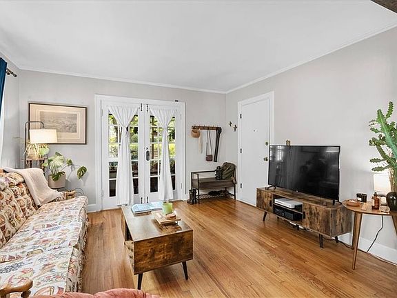 4th image of 5106 Baltimore Ave