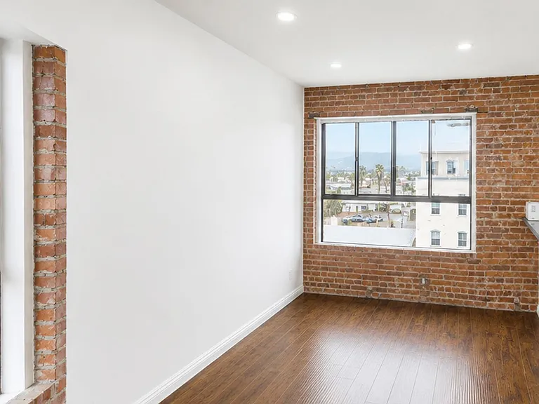 5425 Santa Monica Blvd Classic Hollywood Charm with Modern Convenience — Photo 11