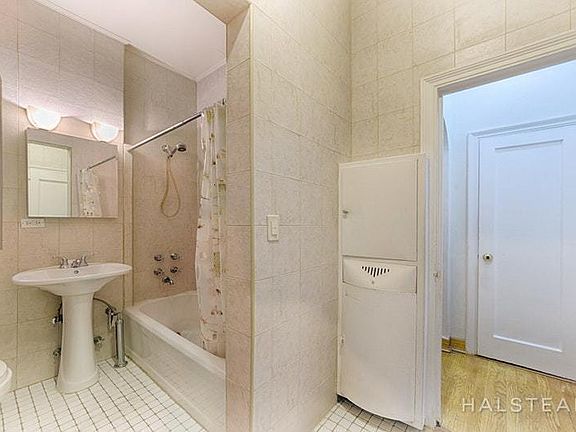 5th image of 3524 78th St APT A18