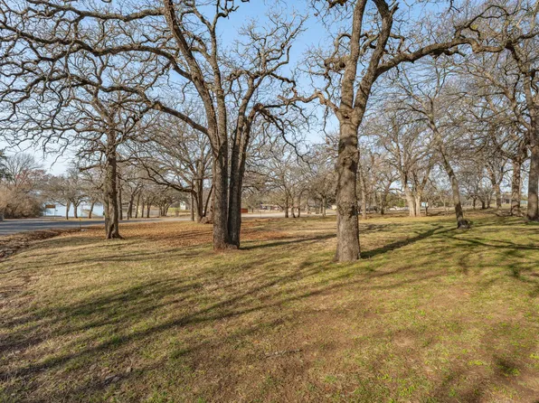 2700 Solar Ct, Granbury, TX 76049