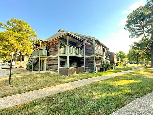 Seasons Apartments Photo 1