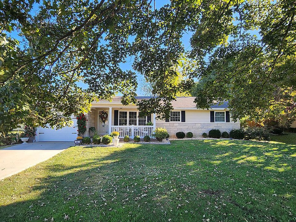 1st image of 864 Horseshoe Dr