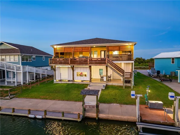 60 Magnolia St, Rockport, TX 78382