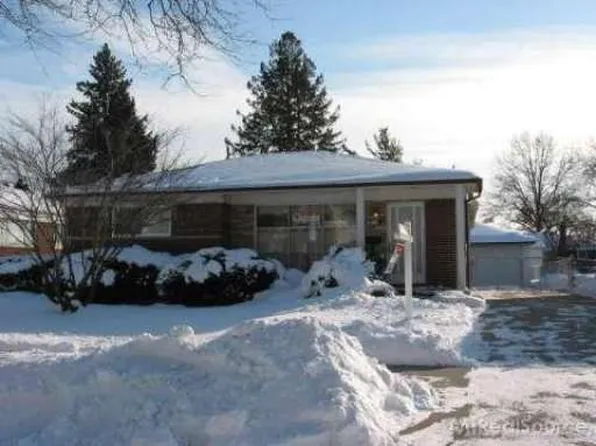 20512 Ardmore Park Dr, Saint Clair Shores, MI 48081