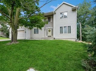 3226 Riverside Dr NE, Cedar Rapids, IA 52411