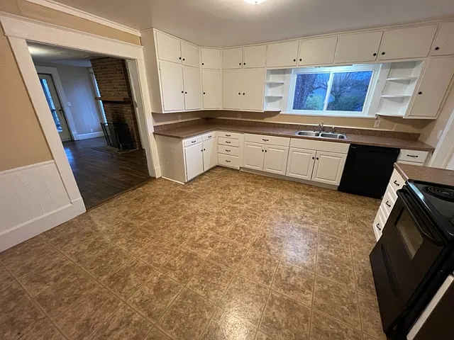 307 N Division St — Photo 11