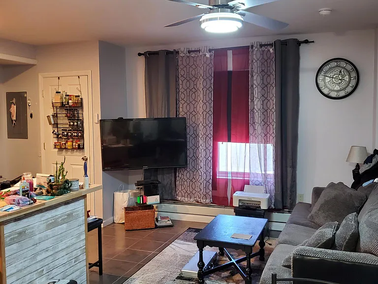 123 Laurel Ave — Photo 2