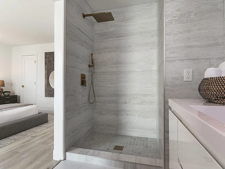 622 N Gardner St — Photo 32