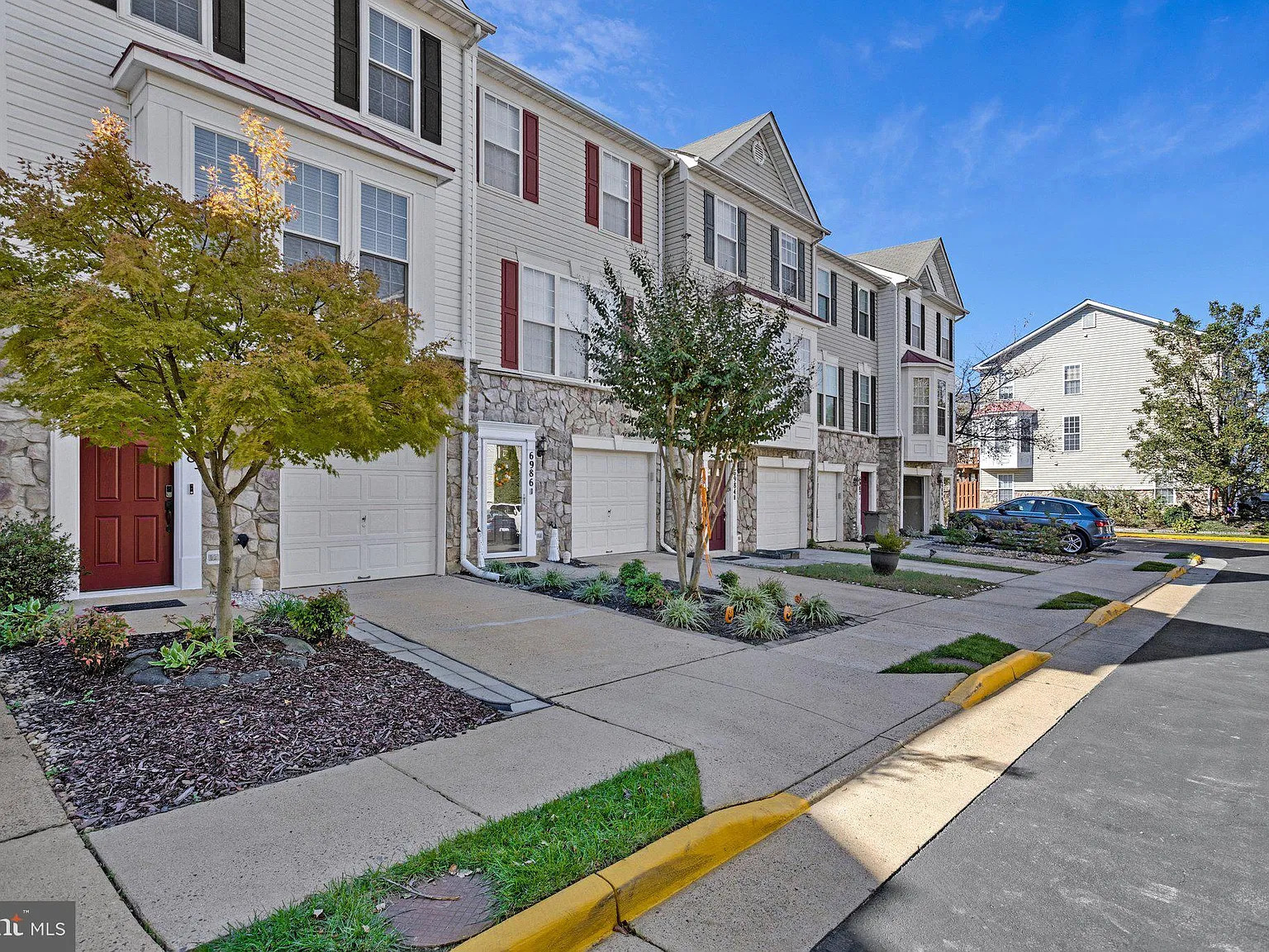 2 bed, 4.0 bath, 1496 sqft, $3,200 — Photo 3