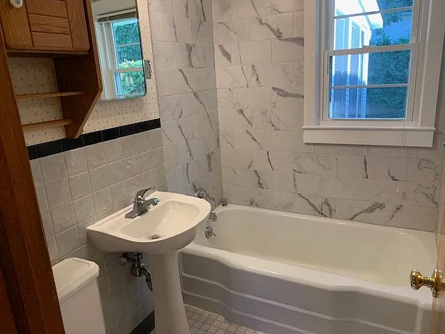 Birchcliff Pkwy — Photo 11