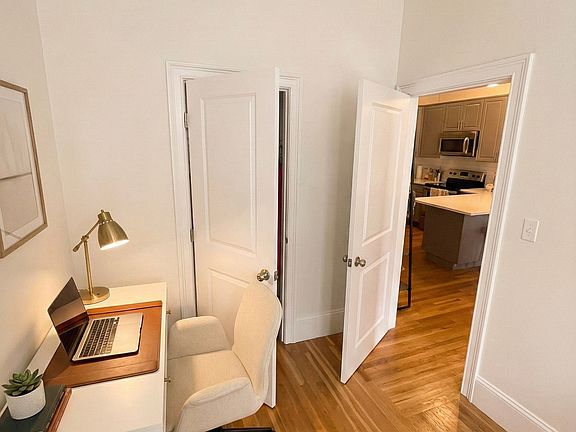 4th image of 922 Beacon St APT 24