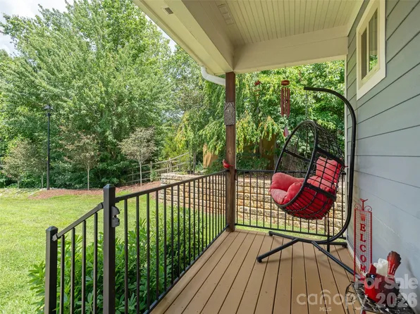 37 Thornes Ln, Asheville, NC 28805