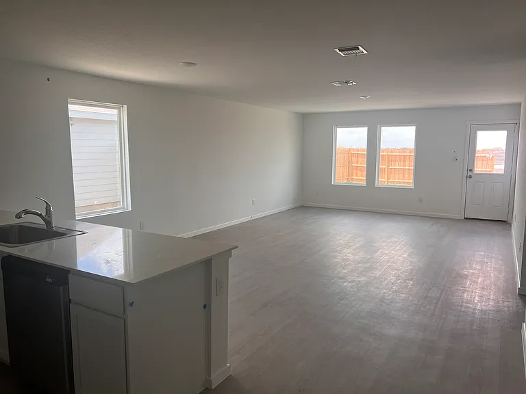 2757 Lannister Ln — Photo 3