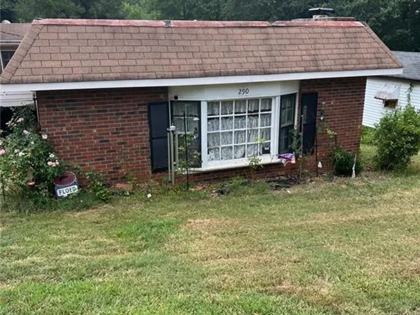290 Pine Ave, Commerce, GA 30529