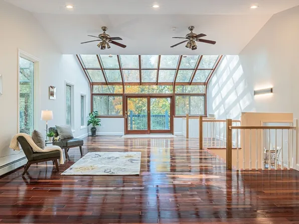 57 Town Farm Rd, Brookfield, MA 01506