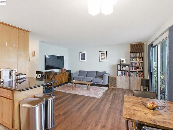 3rd image of 1036 Oak Grove Rd #137