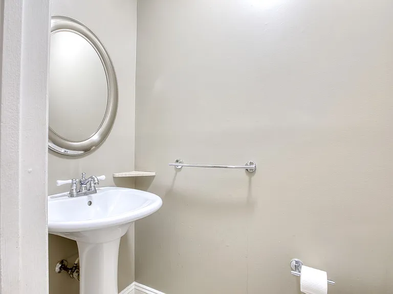 15 Renwick St #2 — Photo 9
