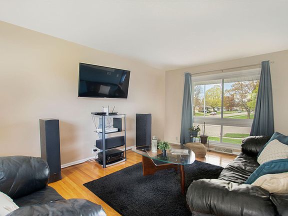 3rd image of 4366 Miramar Ave NE