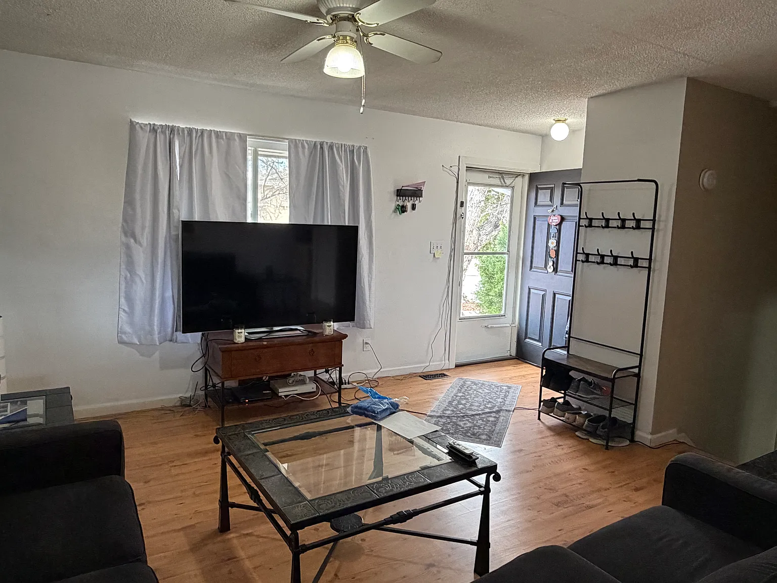 3 bed, 1296 sqft, $2,050 — Photo 4
